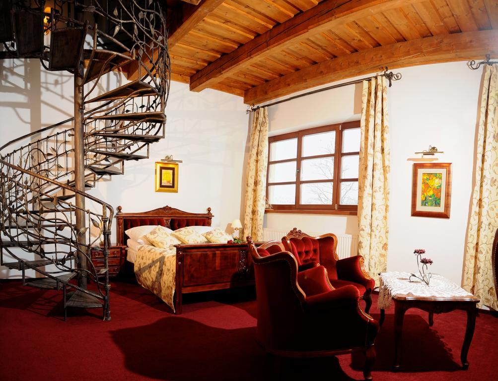 Hotel Folwark Stara Winiarnia Mszana Dolna Zimmer foto