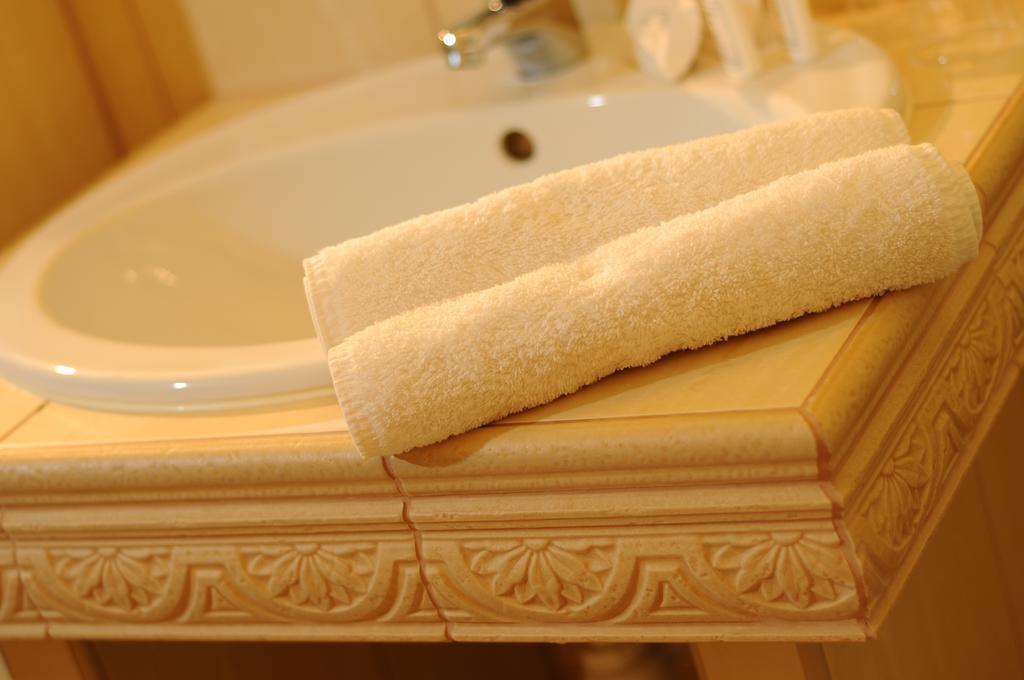 Hotel Folwark Stara Winiarnia Mszana Dolna Zimmer foto