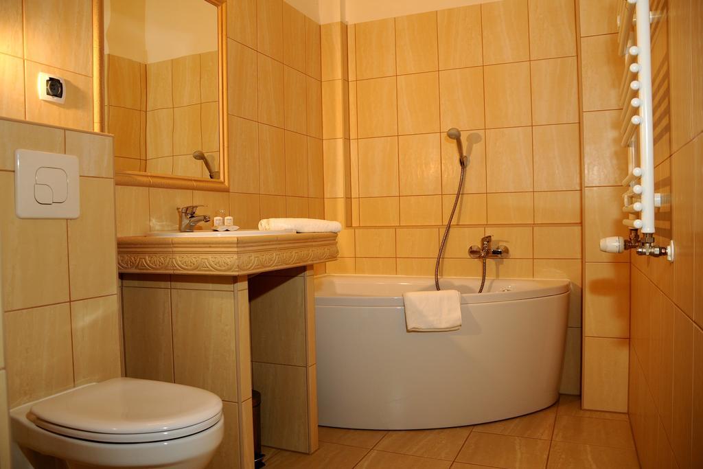 Hotel Folwark Stara Winiarnia Mszana Dolna Zimmer foto