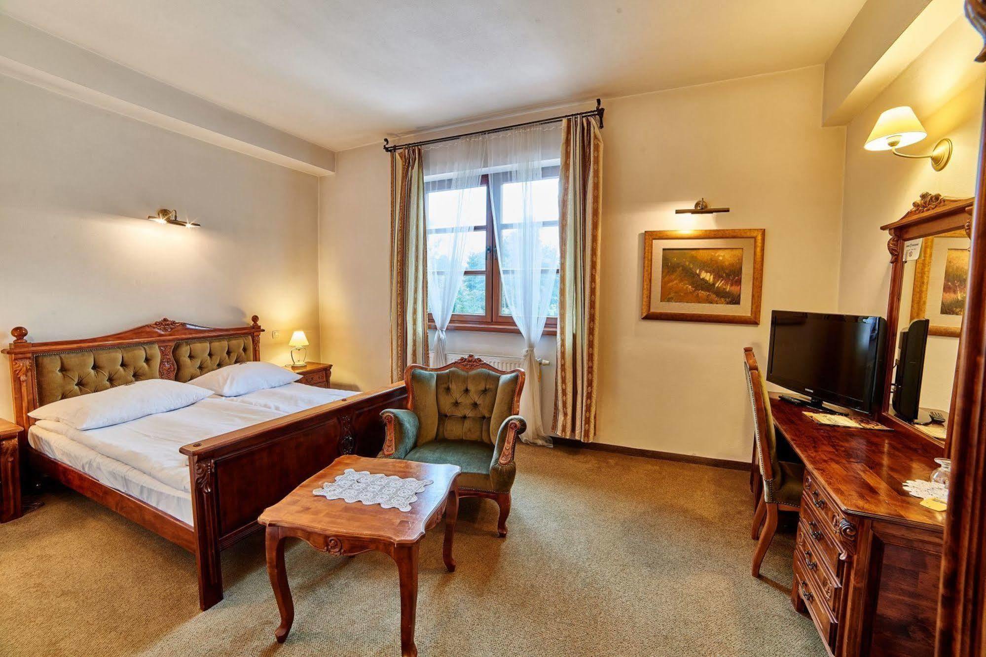 Hotel Folwark Stara Winiarnia Mszana Dolna Exterior foto