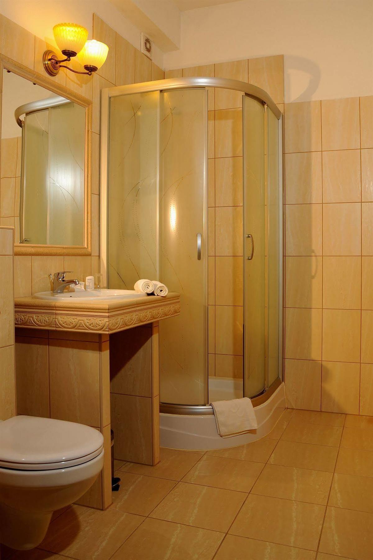 Hotel Folwark Stara Winiarnia Mszana Dolna Exterior foto